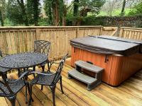 B&B Newton Stewart - Birch Lodge 23 with Hot Tub - Bed and Breakfast Newton Stewart