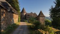 Château de Chauvac - Chambres et table d'hôtes avec vue sur la rivière - B&B Bassignac-le-Bas