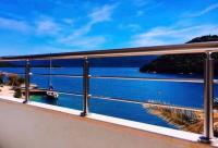 Apartamento de 2 dormitorios con terraza y vistas al mar