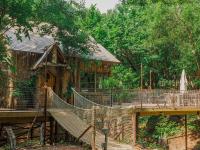 B&B Weatherford - Hobbit Treehouse with waterfall on the Brazos River! 350 acres! Tubing! Petting zoo! - Bed and Breakfast Weatherford
