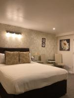 Double en Suite with Private Entrance