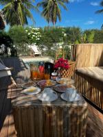 Tiki Pool's Bungalows - B&B