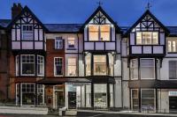 The Hepburn - Top Floor - Luxury for up to 6 guests near Open Air Theatre and North Bay - B&B