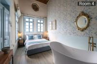 Double Room with A Bathtub (4)