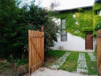 casita moderna frente al bosque - B&B Mar del Plata