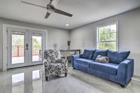 Patio and Balcony Gulf Coast Retreat in Brownsville - B&B