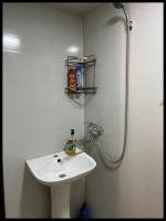 Tweepersoonskamer met 2 Aparte Bedden en Eigen Badkamer