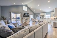 Waterfront Home on Lake Milton Dock, Hot Tub - Chambres d’hôtes