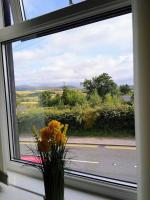 B&B Arlecdon - 2 Bed pet-free cottage, private garden & fell view - Bed and Breakfast Arlecdon