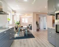 20 min from BCN- Charming house w/ pool & BBQ area - B&B Cervelló