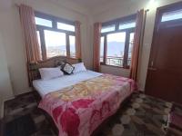 Single Room with Mountain View