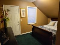 8. Beautiful secluded creek front lodge - B&B Guntersville