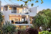 Pandanus Beach House - Direct Beach Access - Bed and Breakfast Marcoola