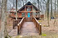 B&B Broken Bow - Pet-Friendly Broken Bow Cabin with Hot Tub! - Bed and Breakfast Broken Bow