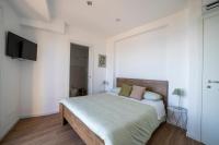 Zimmer mit Kingsize-Bett und Meerblick