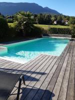 ST JORIOZ-Maison spacieuse avec PISCINE et Vue, LLA Selections by Location lac Annecy - B&B
