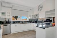 Mabel’s retreat 4 bedrooms,Wifi,Netflix,Kayo - Ferienwohnung