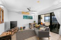 604 Chic City Apartment with Water Views - Bed and Breakfast