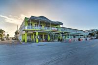 Idyllic Pass-A-Grille Studio - Walk to the Beach! - B&B St. Pete Beach