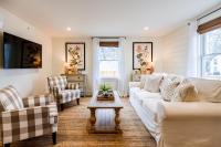 Downtown Luxury Farmhouse Apartment #4 - Bed and Breakfast