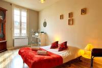 B&B Angoulême - My Conciergerie by Lucy VIolin - L'authentic studio - Bed and Breakfast Angoulême