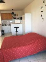 TROIS ILETS-GRAND STUDIO-VUE MER PARADISIAQUE-PISCINE -BIEN SITUE- WIFI GRATUITE- PRES de la Plage 3 minutes à pieds -DES Commerces et Restaurants - B&B Les Trois-Îlets