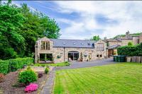 B&B Huddersfield - Bradley Manor, Cosy Retreat For Families & Friends - Bed and Breakfast Huddersfield