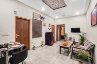 B&B Neu-Delhi - Homlee-Luxurious 2BHK Apt with Kitchen near Metro - Bed and Breakfast Neu-Delhi