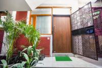 Homlee-Luxurious 2BHK Apt with Kitchen near Metro - B&B
