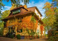 Strandvilla Hubertus Boltenhagen - H7 - Ferienwohnung Maisonette Apartment Kandinsky mit seitlichem Meerblick Parkplatz WLAN voll ausgestattete Küche Garten Grillplatz Waldbaden Familie Südlage - B&B Ostseebad Boltenhagen