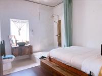 Queen Room with Garden View