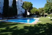 Piso muy moderno para 4 personas y una cuna a 7 min caminando a la playa, con aire, balcón con vistas y 2 piscinas - B&B