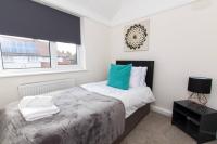 Spacious-Comfortable-Free Parking-Garden - B&B Nottingham