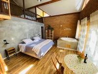 Chalé Jacarandá - Hidro - Wifi e mais - B&B Sapucaí-Mirim