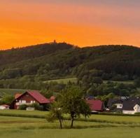 B&B Eschwege - Ferienwohnung Leuchtbergblick mit Terrasse und PKW Stellplatz - Bed and Breakfast Eschwege