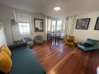 B&B Miami Beach - Bright Corner 1 bedroom, 2 blocks to Beach, w/Pool - Bed and Breakfast Miami Beach