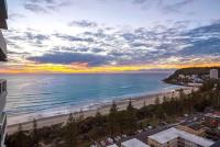 B&B Gold Coast - 5 Star Beachfront Sky Home Amazing Ocean Views! - Bed and Breakfast Gold Coast