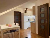 Krásny podkrovný 3-izbový byt v širšom centre BREZA - Chambres d'hôtes Martin