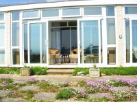 Chalet With Sea Views - Ferienwohnung West Bay