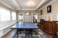 5 Bedroom 3200 Square Foot House for Downtown Travelers - Bed and Breakfast