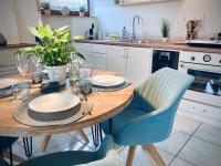 Seebrise Ferienwohnung, Auszeit in ruhiger Lage, Bodensee Nähe, Privatparkplatz, Wlan, Smart TV - B&B Rielasingen-Worblingen