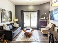 B&B Canmore - Canmore Mountain Retreat. Hot Tub, Pool, King Bed! - Bed and Breakfast Canmore
