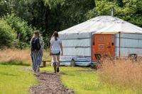 B&B Ammanford - Gilfach Gower Farm Luxury Yurt with Hot Tub - Bed and Breakfast Ammanford