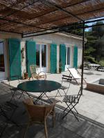 B&B Arles - Les Calades, superbe batisse de 250 m2, 12 pers parc, piscine, terrain de tennis, 6 chambres - Bed and Breakfast Arles