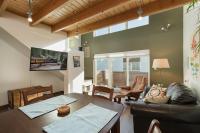 725 E College Unit 8 - B&B