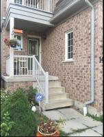 Cozy & Spacious Suite with Private Bathroom near Toronto Airport ! - Chambres d’hôtes