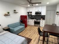 Upscale Unique Studio, Private Yard And Entrance - B&B