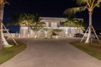 Palm Villa - Award Winning Modern Luxury & Exclusive Villa Resort - Bed and Breakfast