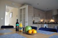 Beaney View House - Modern, Comfortable Spacious 4 Bedrooms Ensuites House with Free Wifi and Parkings - Chambres d’hôtes