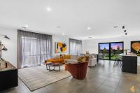Brand New Modern 4 Bedroom Luxury Retreat - Chambres d’hôtes Caroline Springs